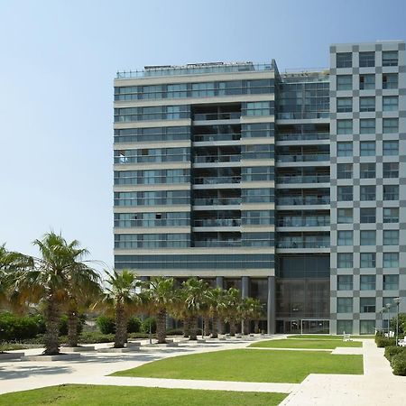 Aparthotel Okeanos On The Beach Herzelia Екстериор снимка