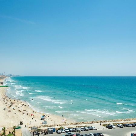 Aparthotel Okeanos On The Beach Herzelia Екстериор снимка