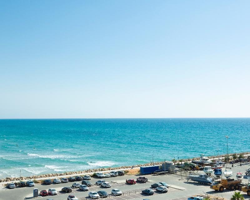 Aparthotel Okeanos On The Beach Herzelia Екстериор снимка