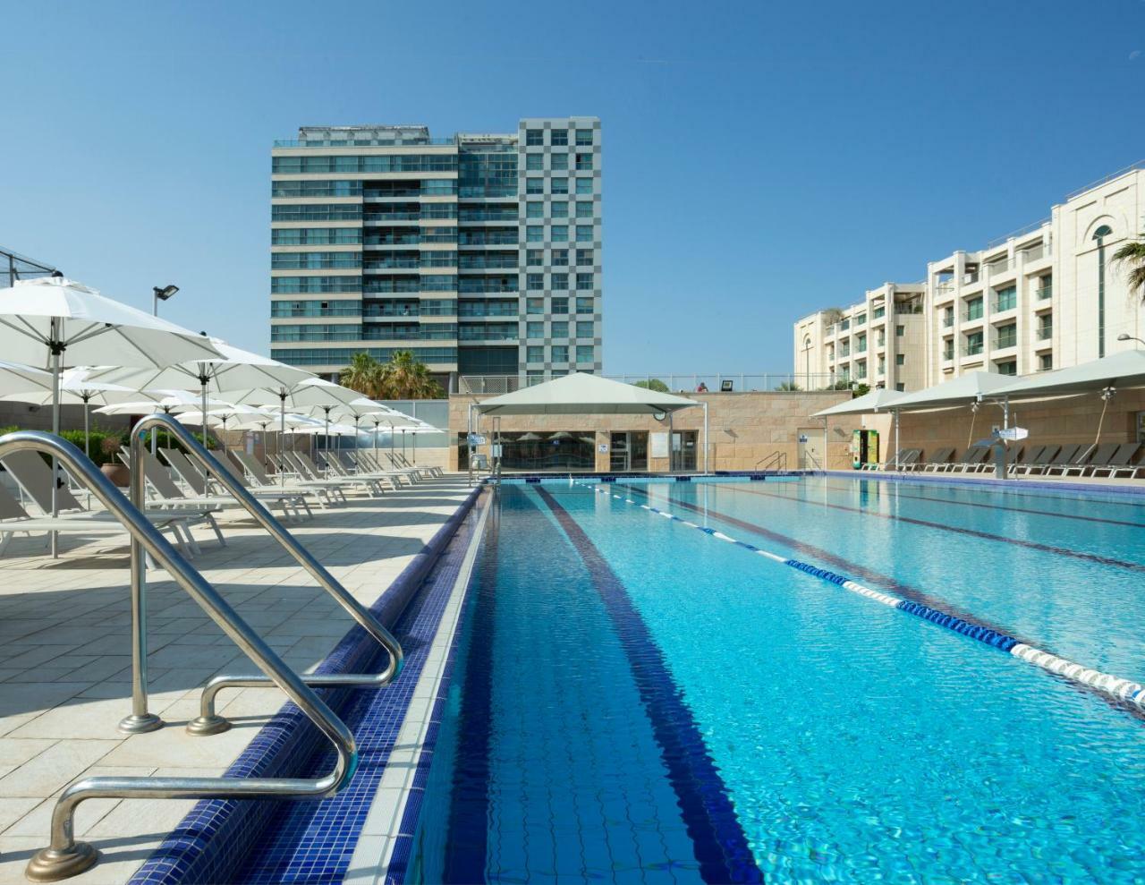 Aparthotel Okeanos On The Beach Herzelia Екстериор снимка
