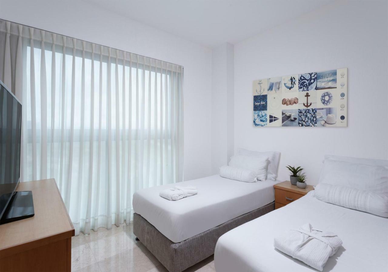 Aparthotel Okeanos On The Beach Herzelia Екстериор снимка
