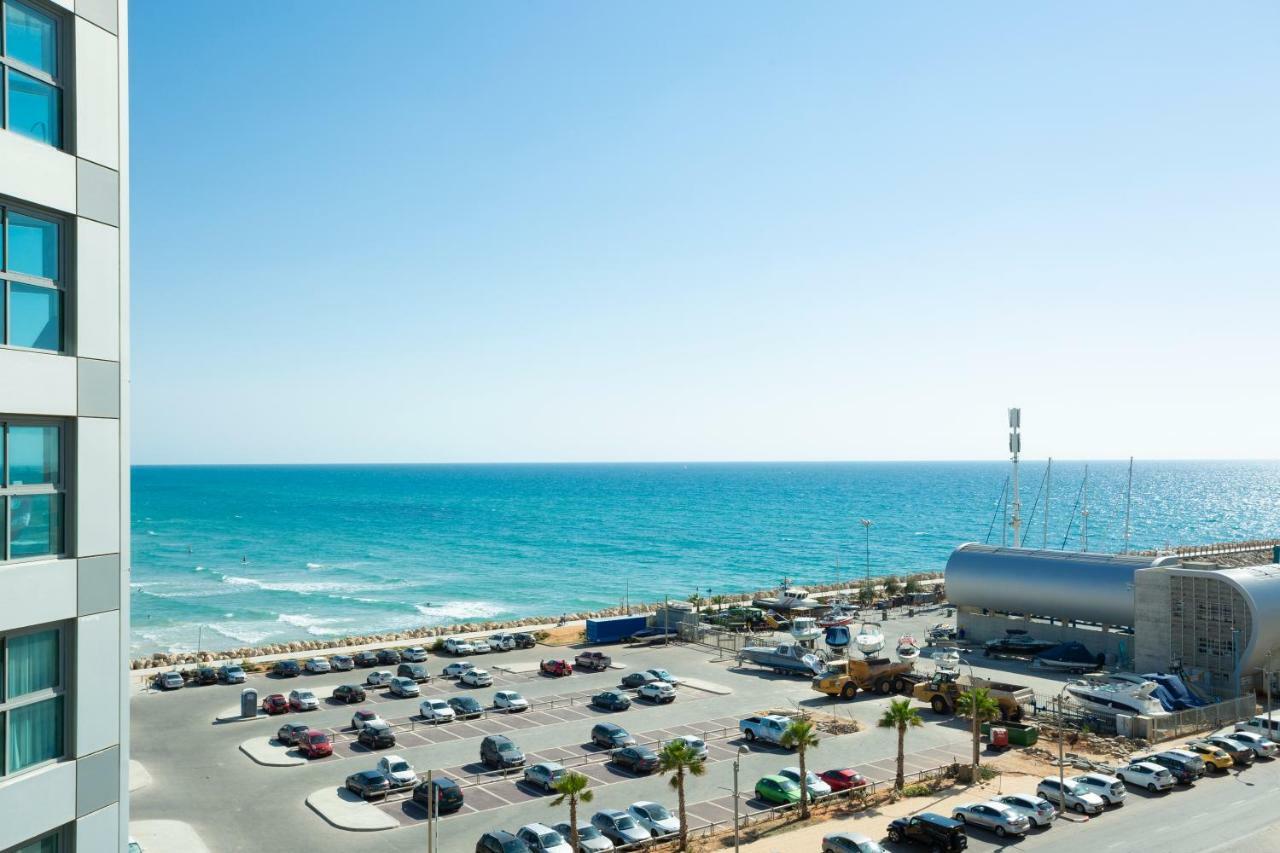 Aparthotel Okeanos On The Beach Herzelia Екстериор снимка
